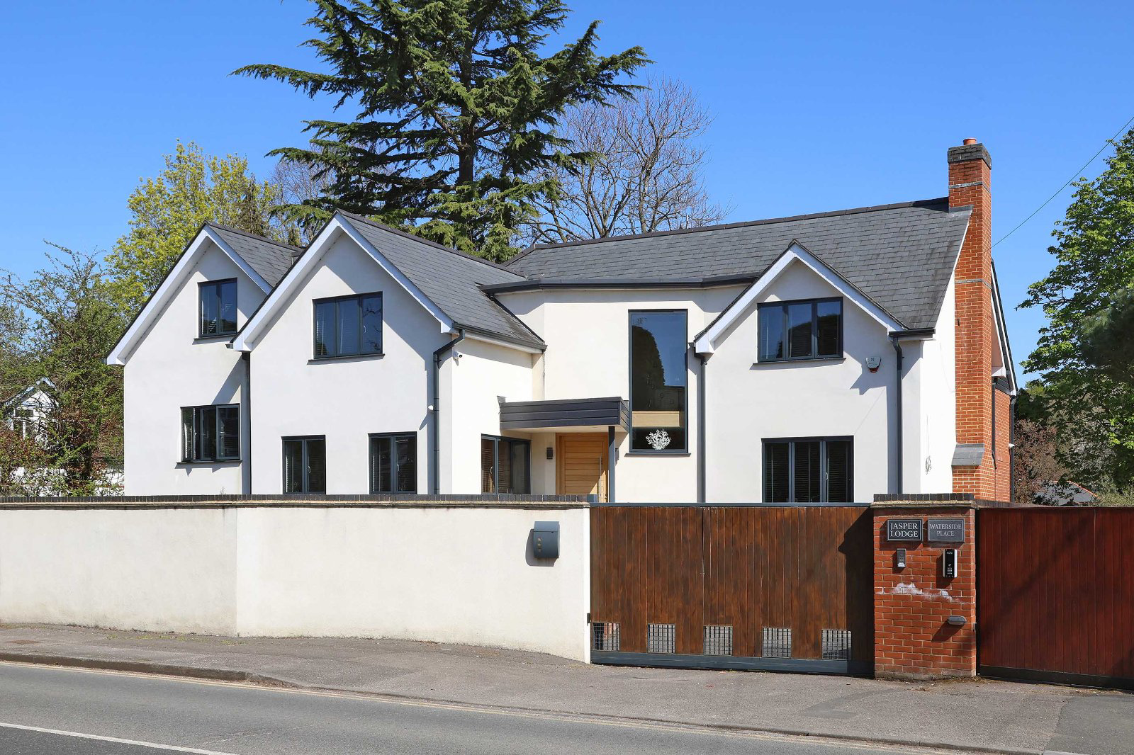 Lower Cookham Road, Maidenhead, Berkshire, SL6