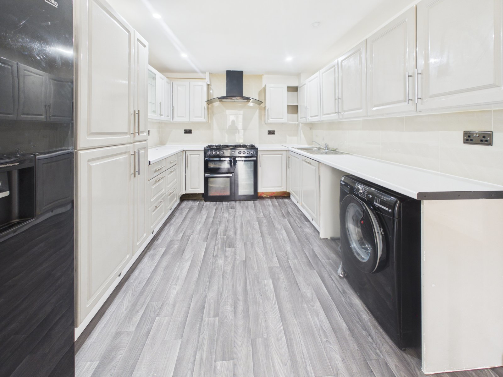 Vicarage Way, Colnbrook, Berkshire, SL3, photo 3