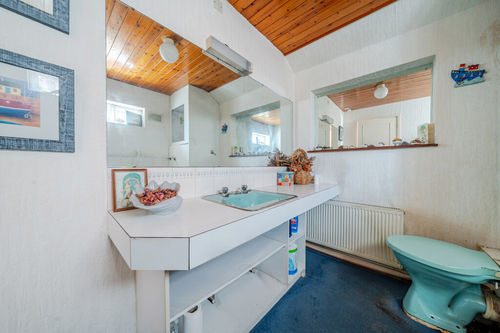 Barton Road, Langley, Berkshire, SL3, photo 5