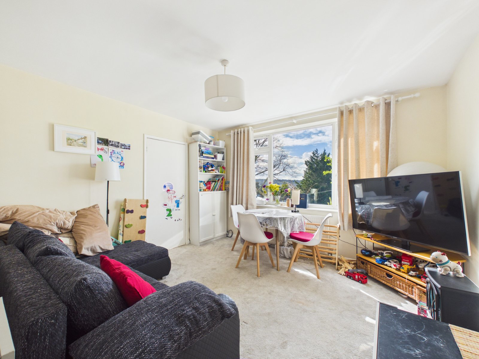 St. Georges Close, High Wycombe, Buckinghamshire, HP13, photo 3