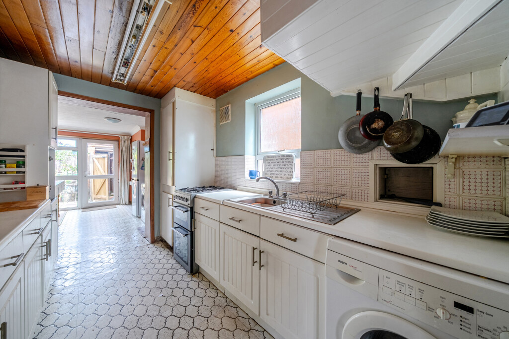 Barton Road, Langley, Berkshire, SL3, photo 2