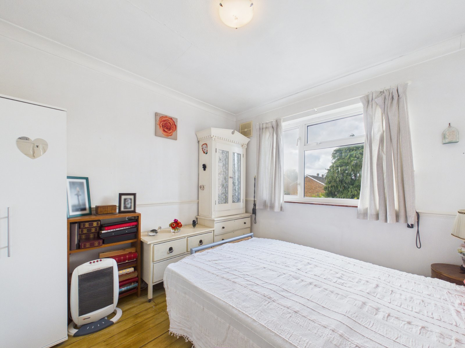 Lebanon Avenue, Feltham, Middlesex, TW13, photo 16