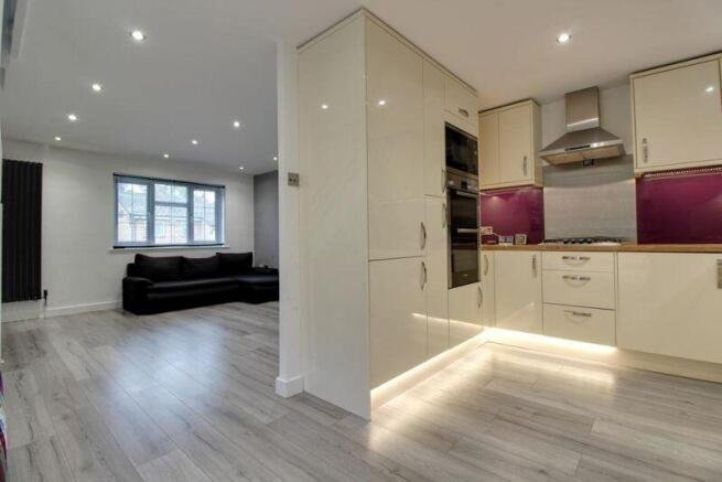 Nicholas Gardens, High Wycombe, Buckinghamshire, HP13, photo 6