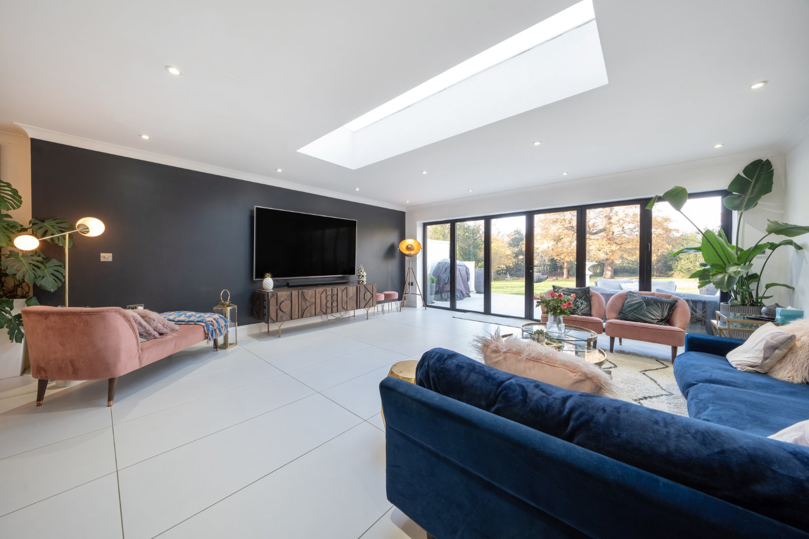Laurel Court, Denham Road, Iver, Buckinghamshire, SL0, photo 2