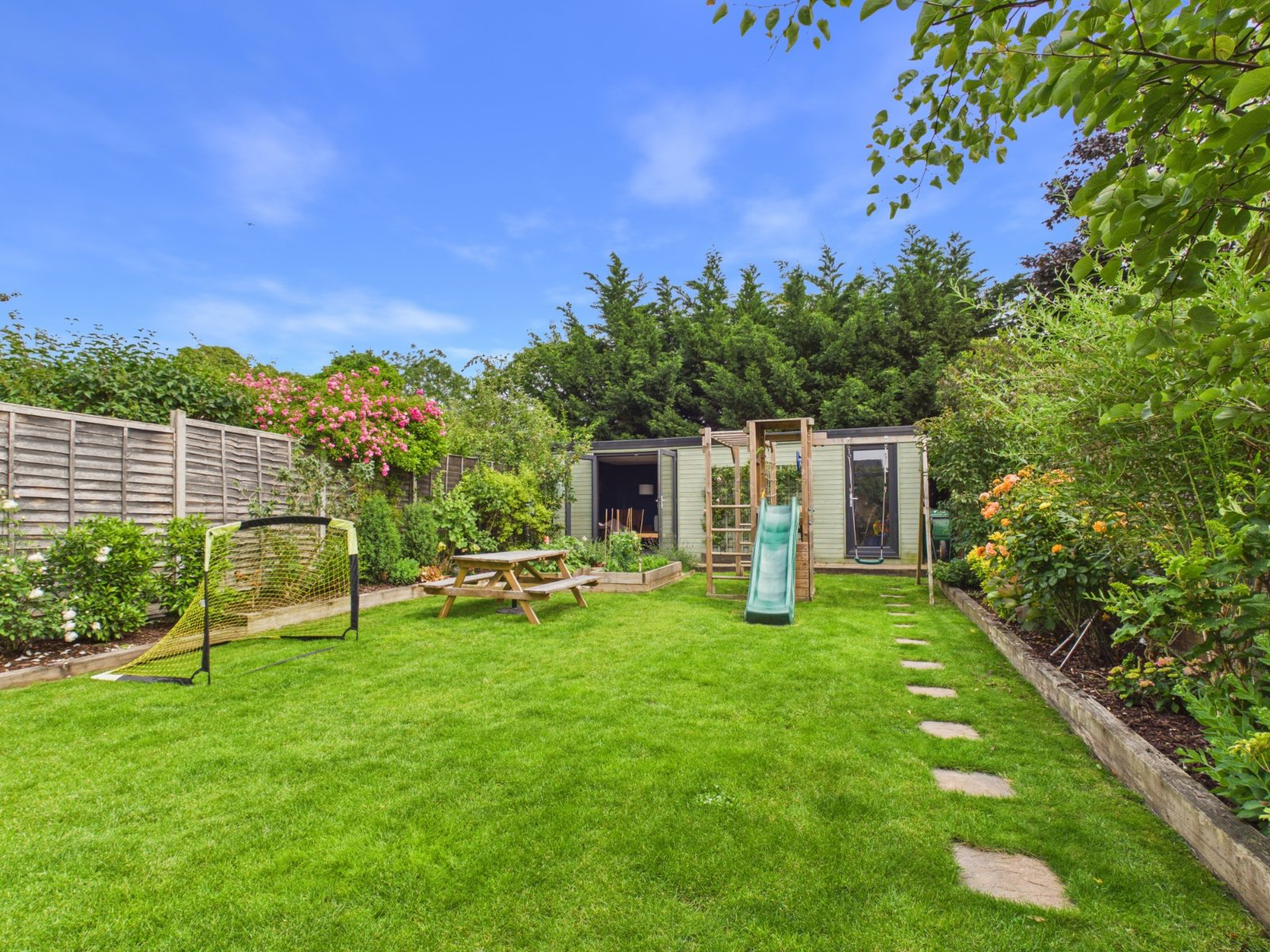 Meadow Walk, Bourne End, Buckinghamshire, SL8, photo 18