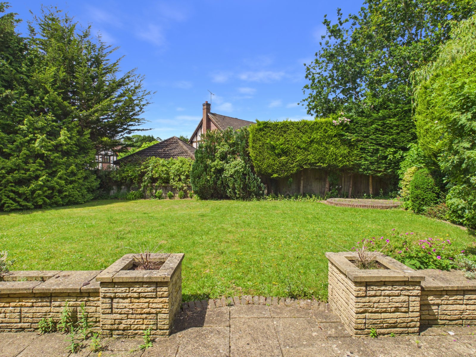 Hammond End, Farnham Common, Buckinghamshire, SL2, photo 2