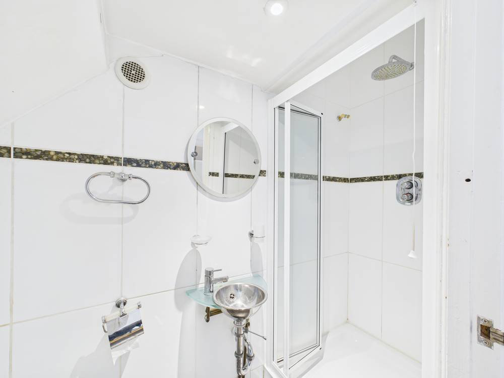 Grosvenor Road, Staines-upon-Thames, Surrey, TW18, photo 10