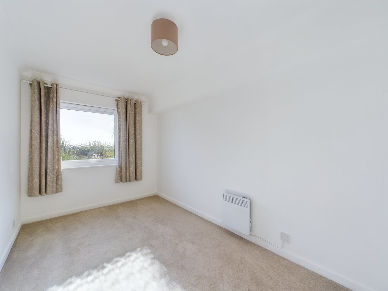 Riverside Road, Staines-upon-Thames, Surrey, TW18, photo 4