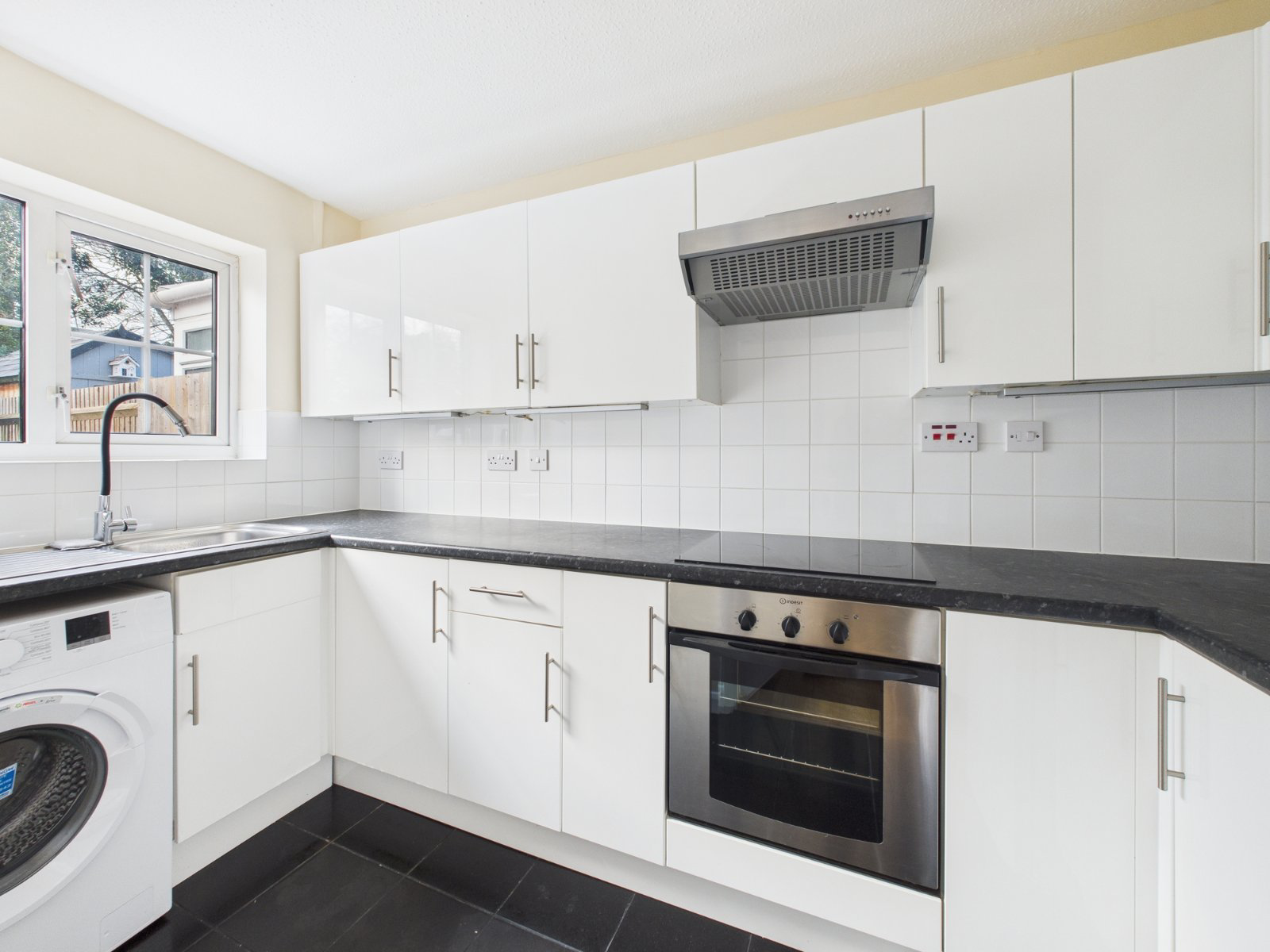 Holmsdale Close, Iver, Buckinghamshire, SL0, photo 3