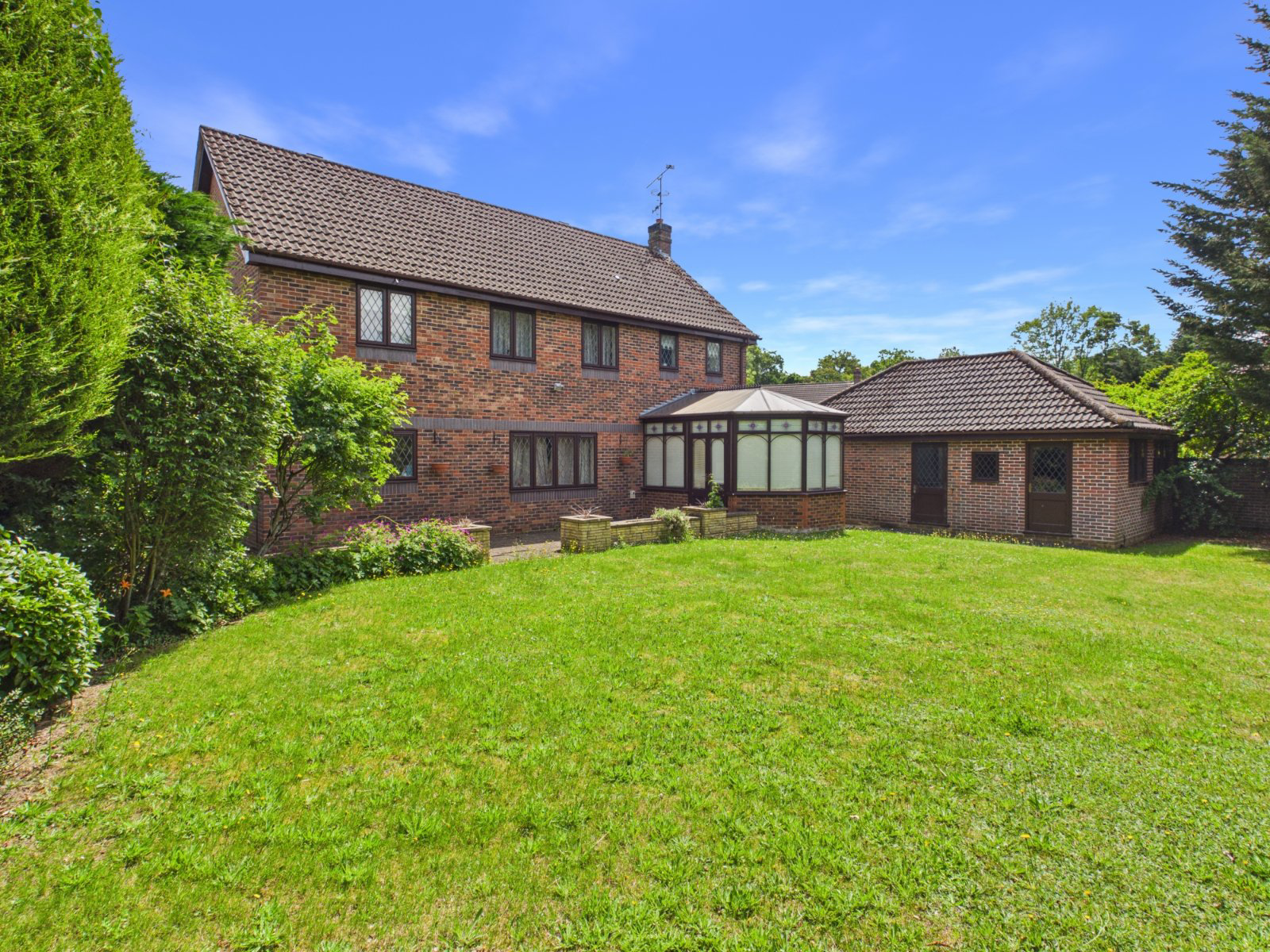 Hammond End, Farnham Common, Buckinghamshire, SL2, photo 3