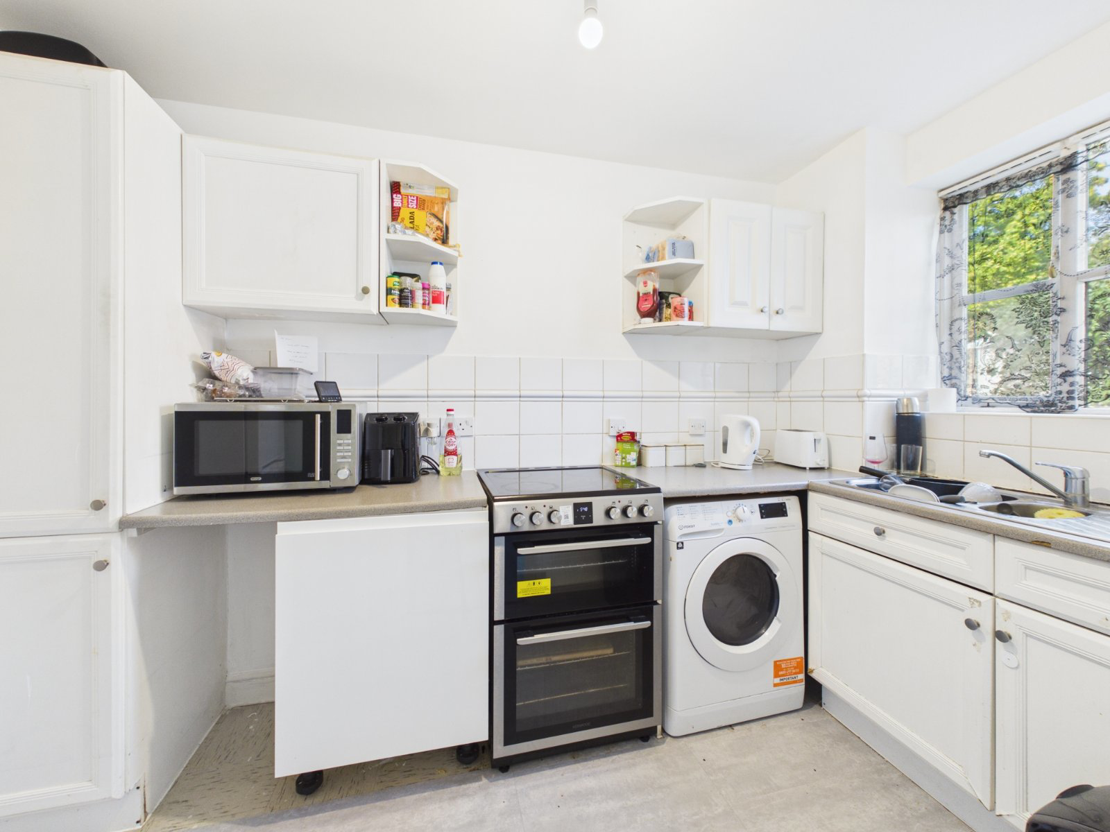 Lovegrove Drive, Slough, Berkshire, SL2, photo 3