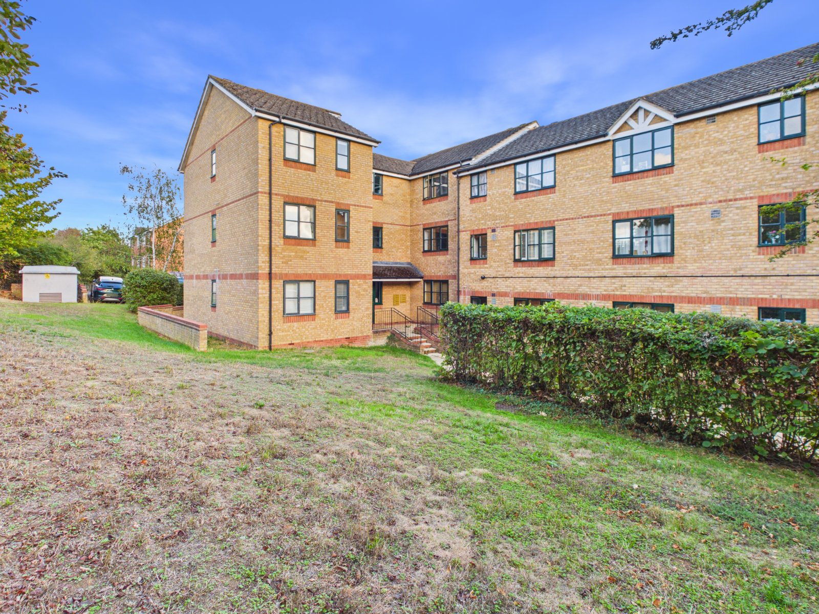 Lovegrove Drive, Slough, Berkshire, SL2, photo 6