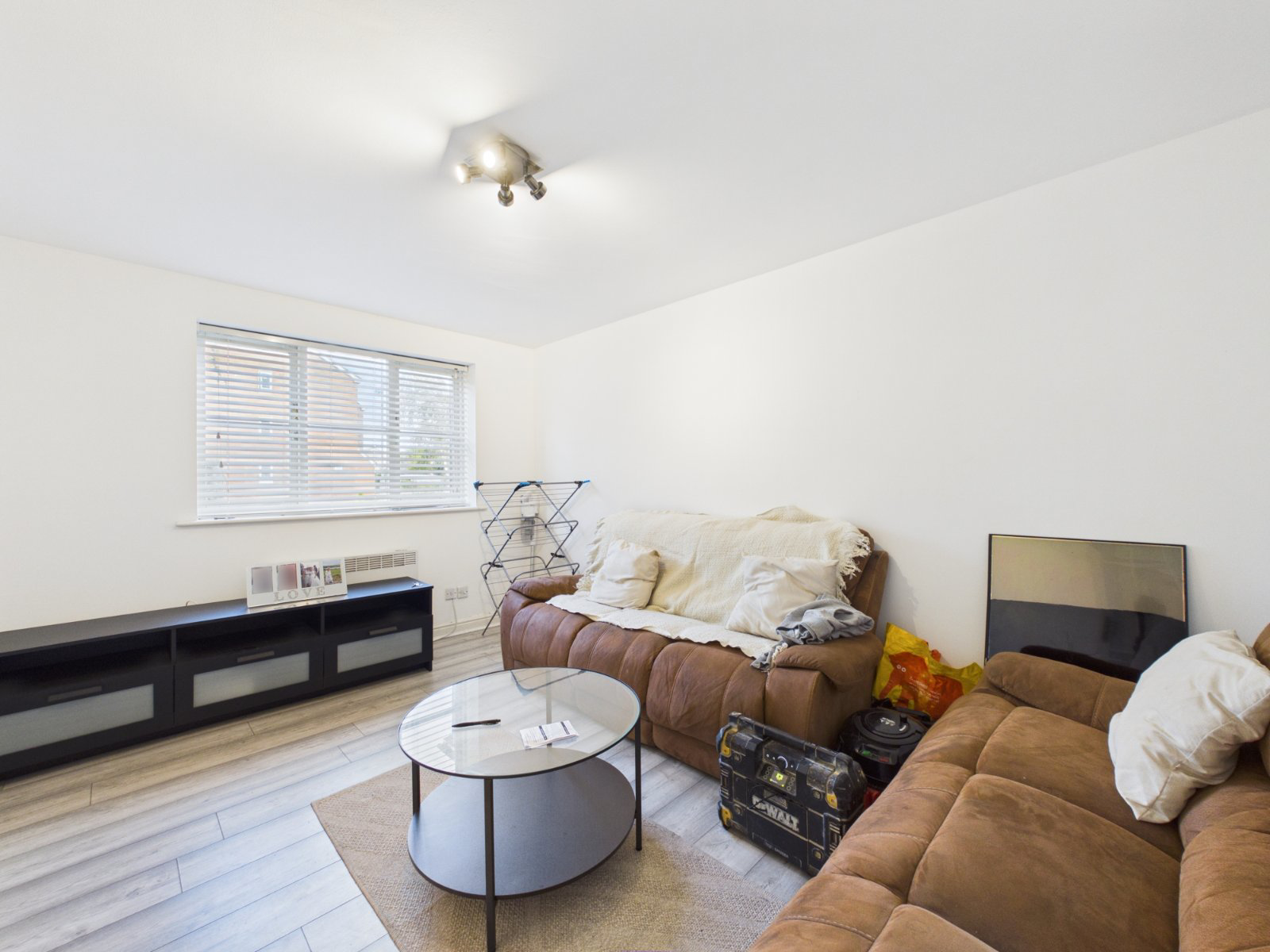 Lovegrove Drive, Slough, Berkshire, SL2, photo 2