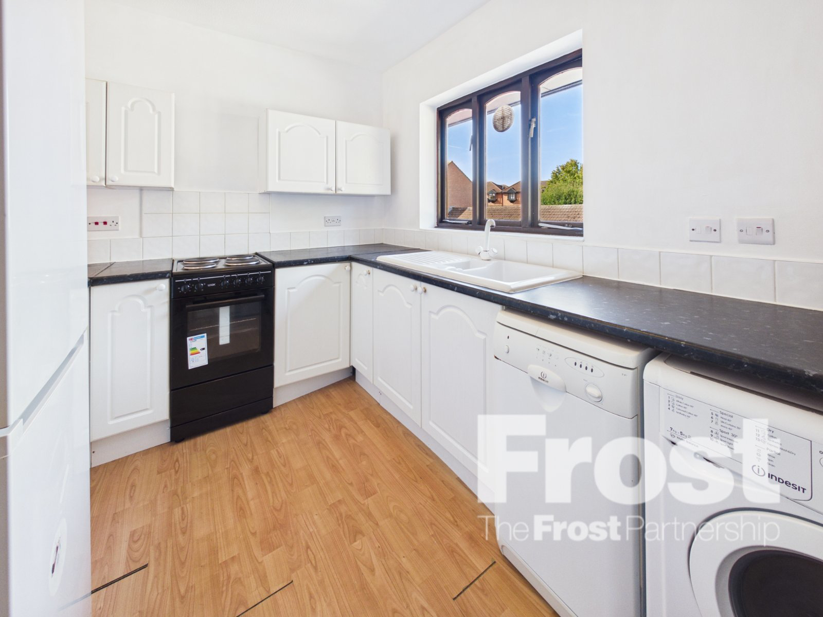 Vicarage Way, Colnbrook, Berkshire, SL3, photo 3
