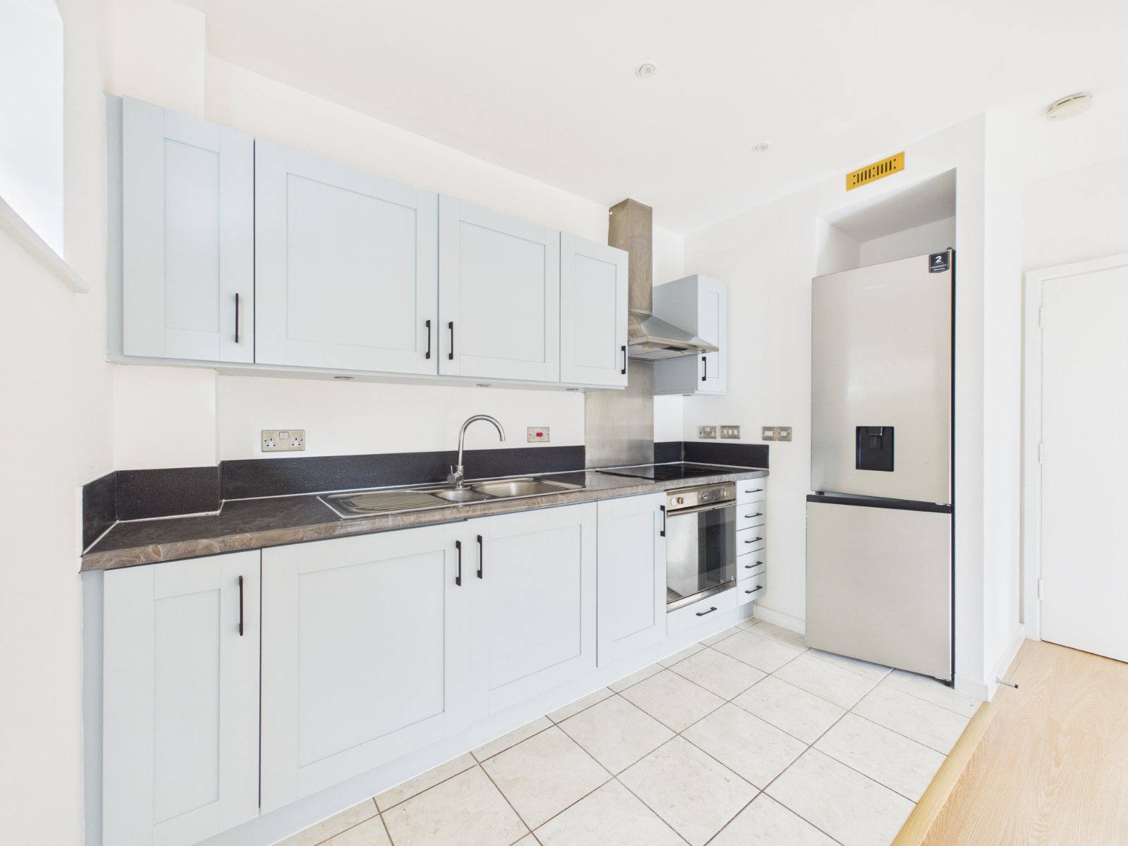 Sovereign Heights, Langley, Berkshire, SL3, photo 3