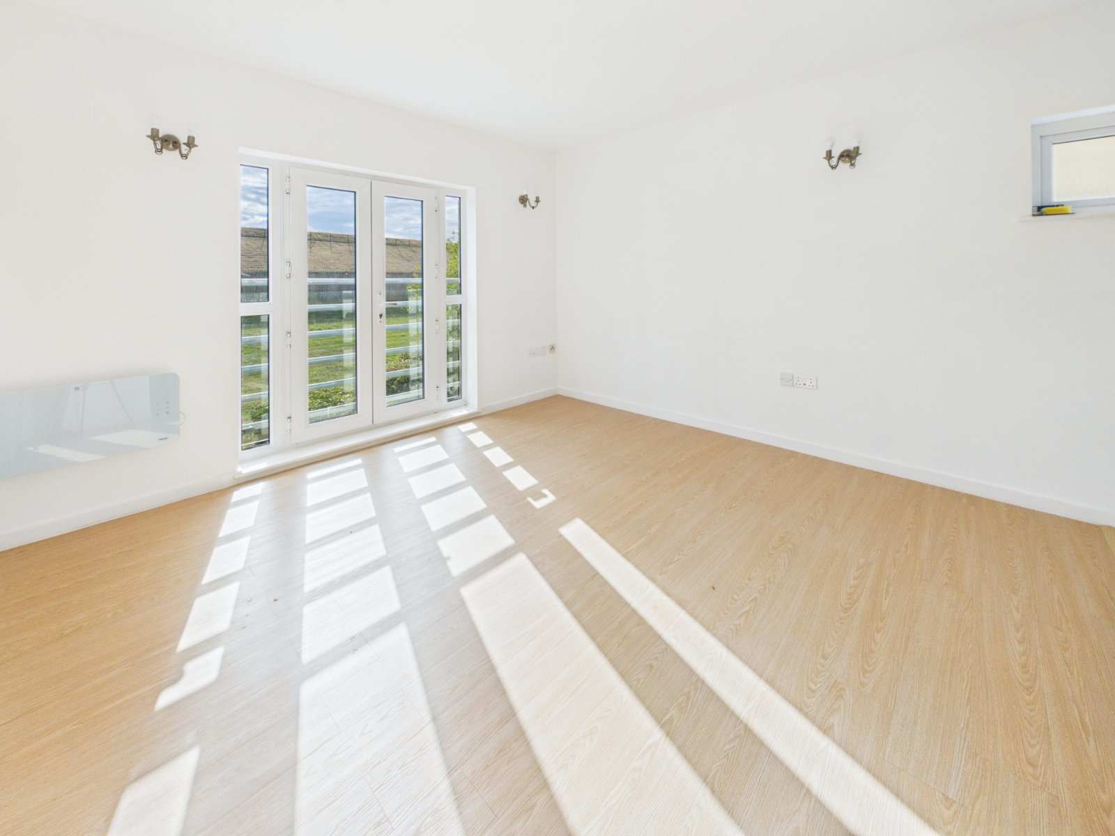 Sovereign Heights, Langley, Berkshire, SL3, photo 2