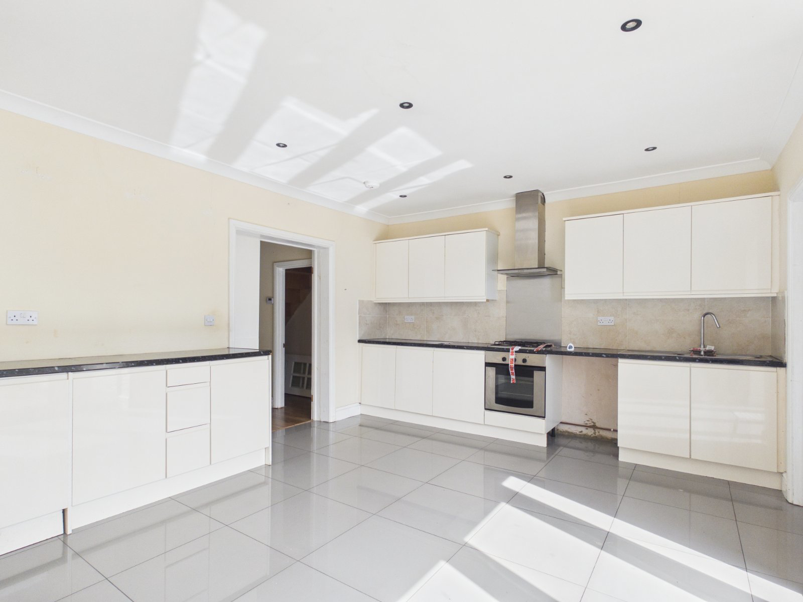 Staines Road West, Ashford, Middlesex, TW15, photo 4