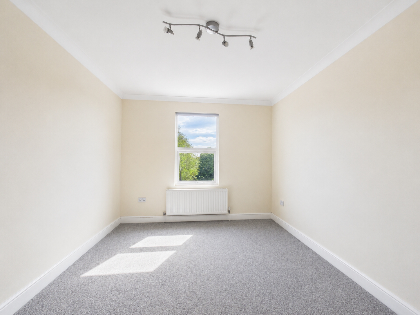 Staines Road West, Ashford, Middlesex, TW15, photo 16