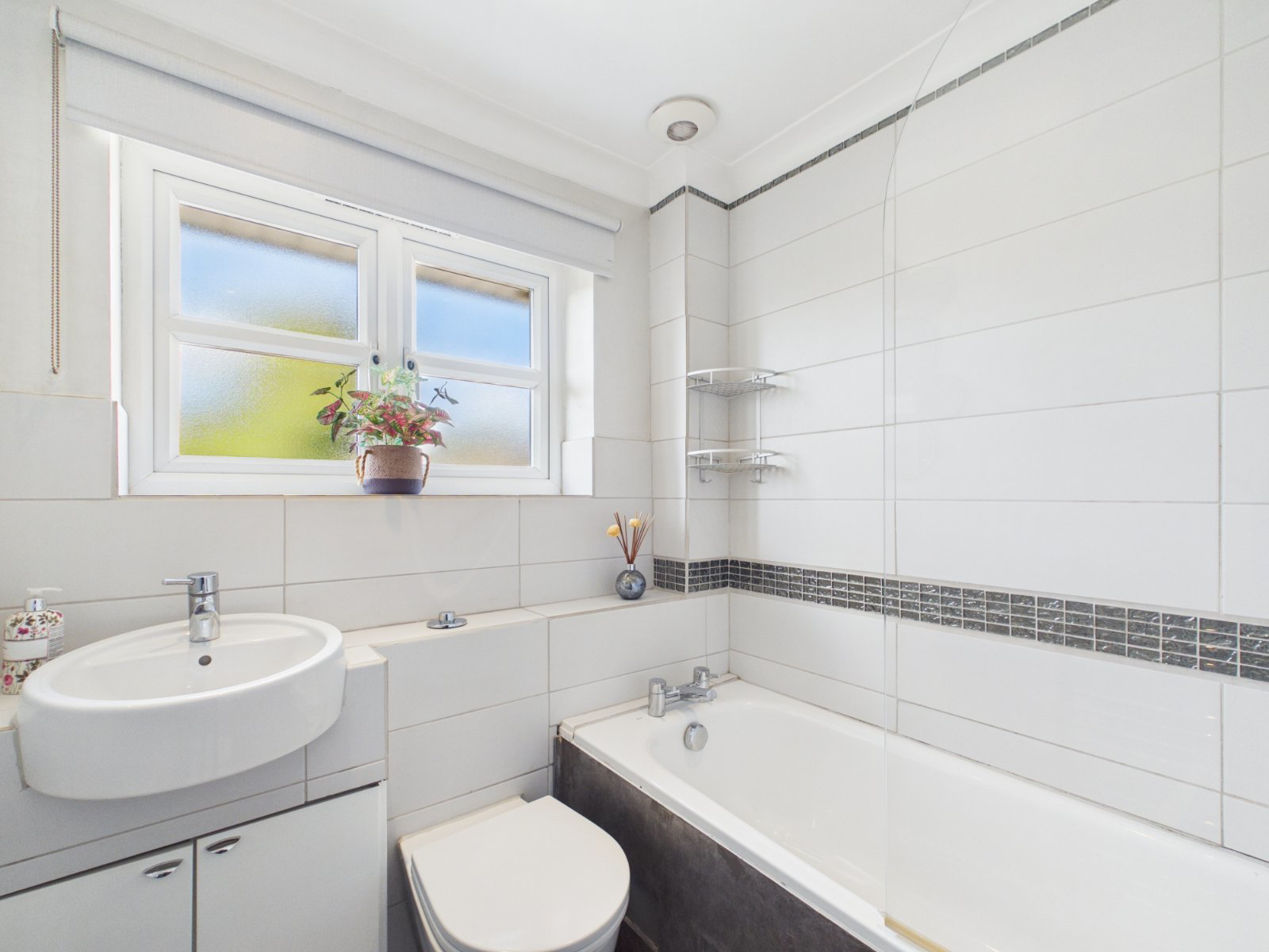 Richmond Road, Staines-upon-Thames, Surrey, TW18, photo 19