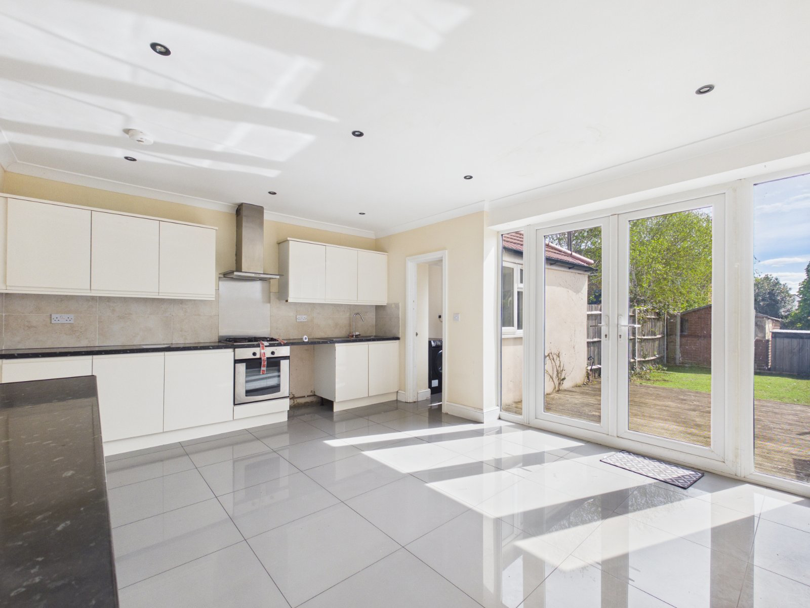 Staines Road West, Ashford, Middlesex, TW15, photo 3