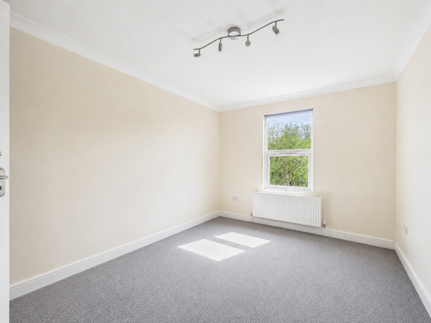 Staines Road West, Ashford, Middlesex, TW15, photo 17
