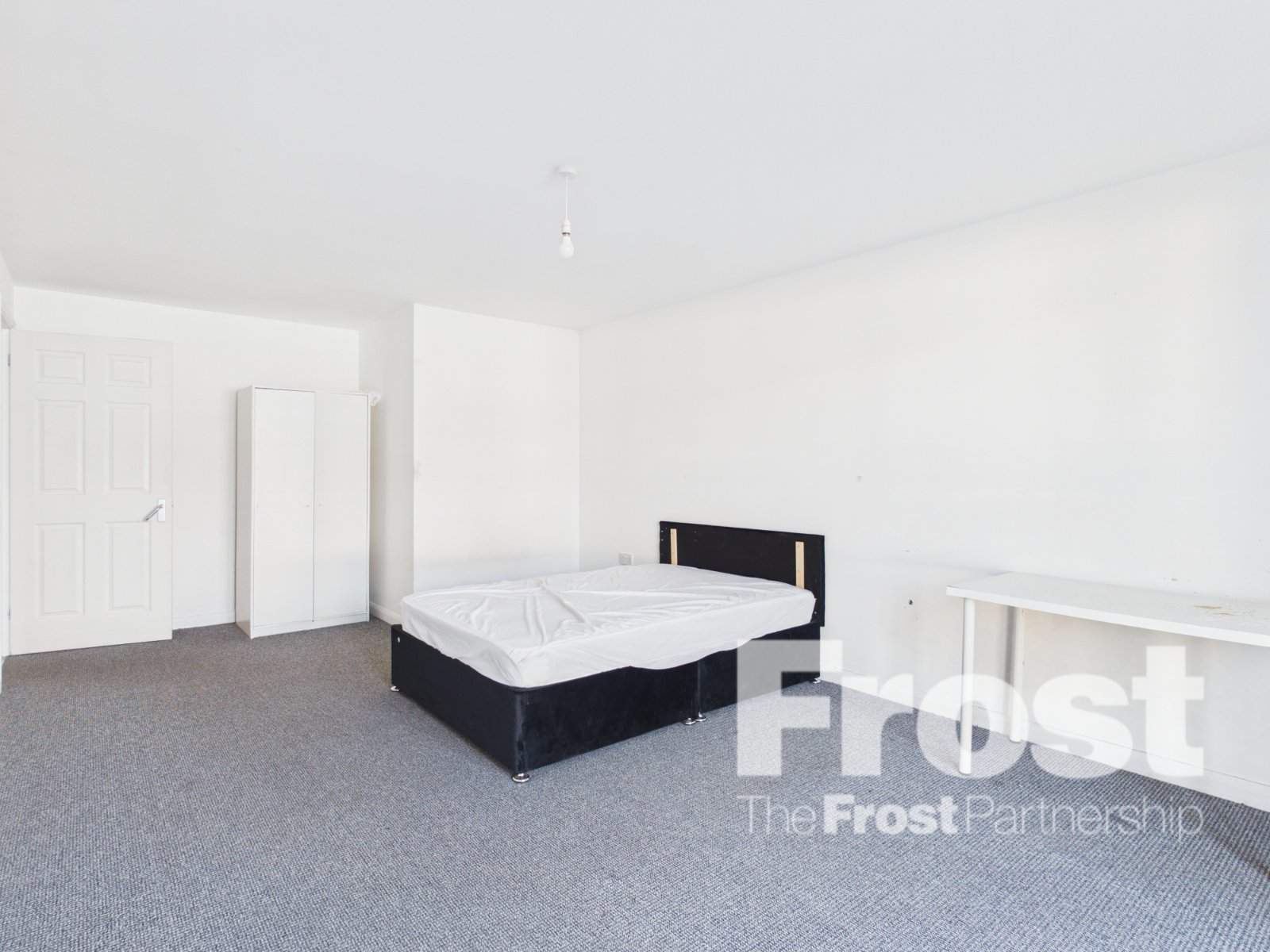 Meadfield Road, Slough, Berkshire, SL3, photo 4
