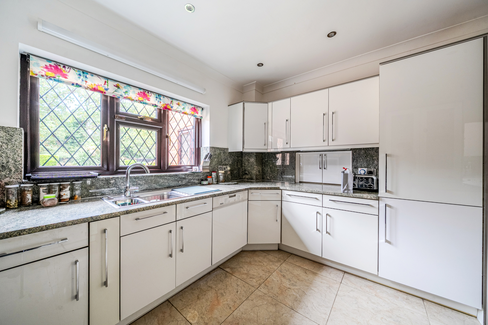 Templewood Lane, Farnham Common, Buckinghamshire, SL2, photo 30