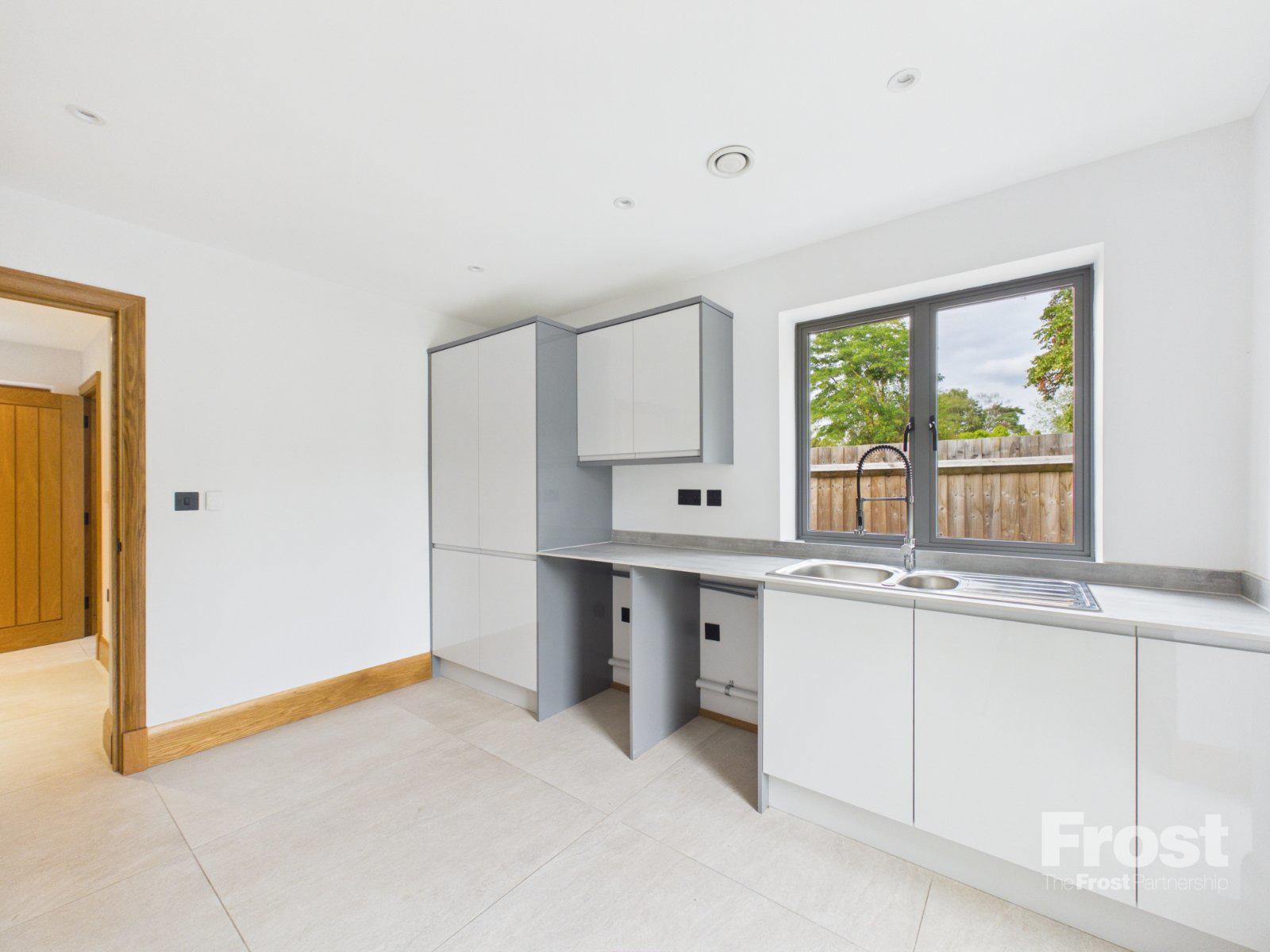 East Burnham Lane, Farnham Royal, Slough, SL2, photo 11