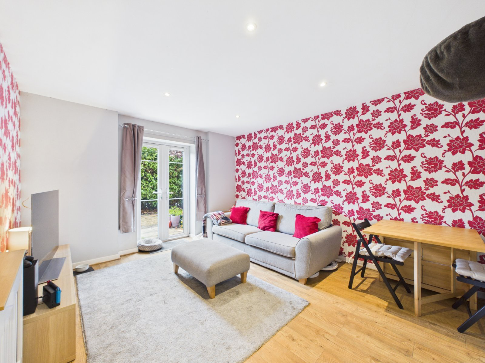 Laurel Gardens, Ashford, Surrey, TW15, photo 2