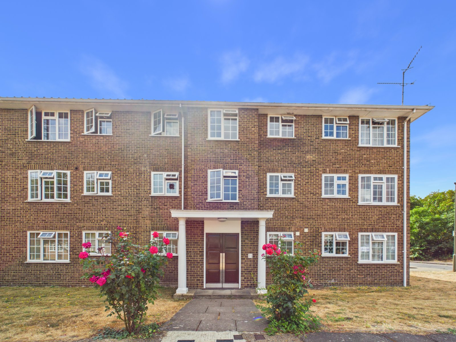 Kingfisher Drive, Staines-upon-Thames, Surrey, TW18