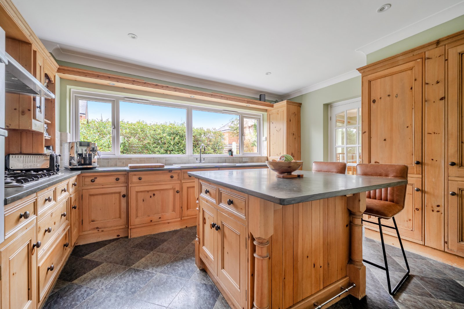 Kennedy Close, Farnham Common, Buckinghamshire, SL2, photo 3