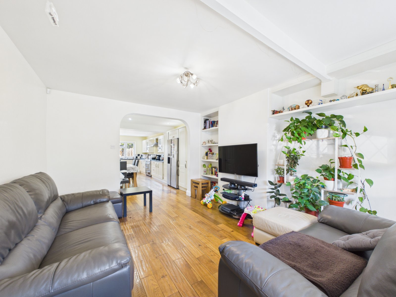 Desford Way, Ashford, Surrey, TW15, photo 2