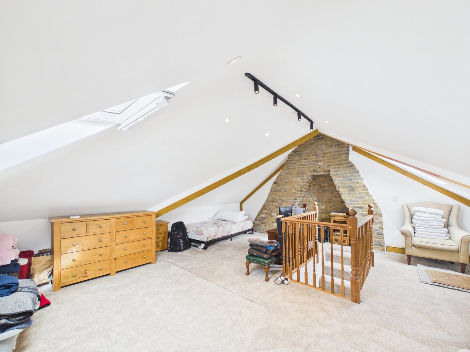 Elmwood Avenue, Feltham, Middlesex, TW13, photo 4