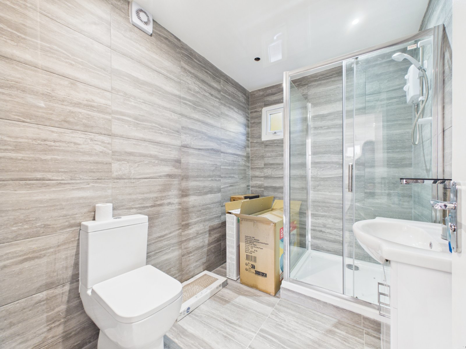 Desford Way, Ashford, Surrey, TW15, photo 7