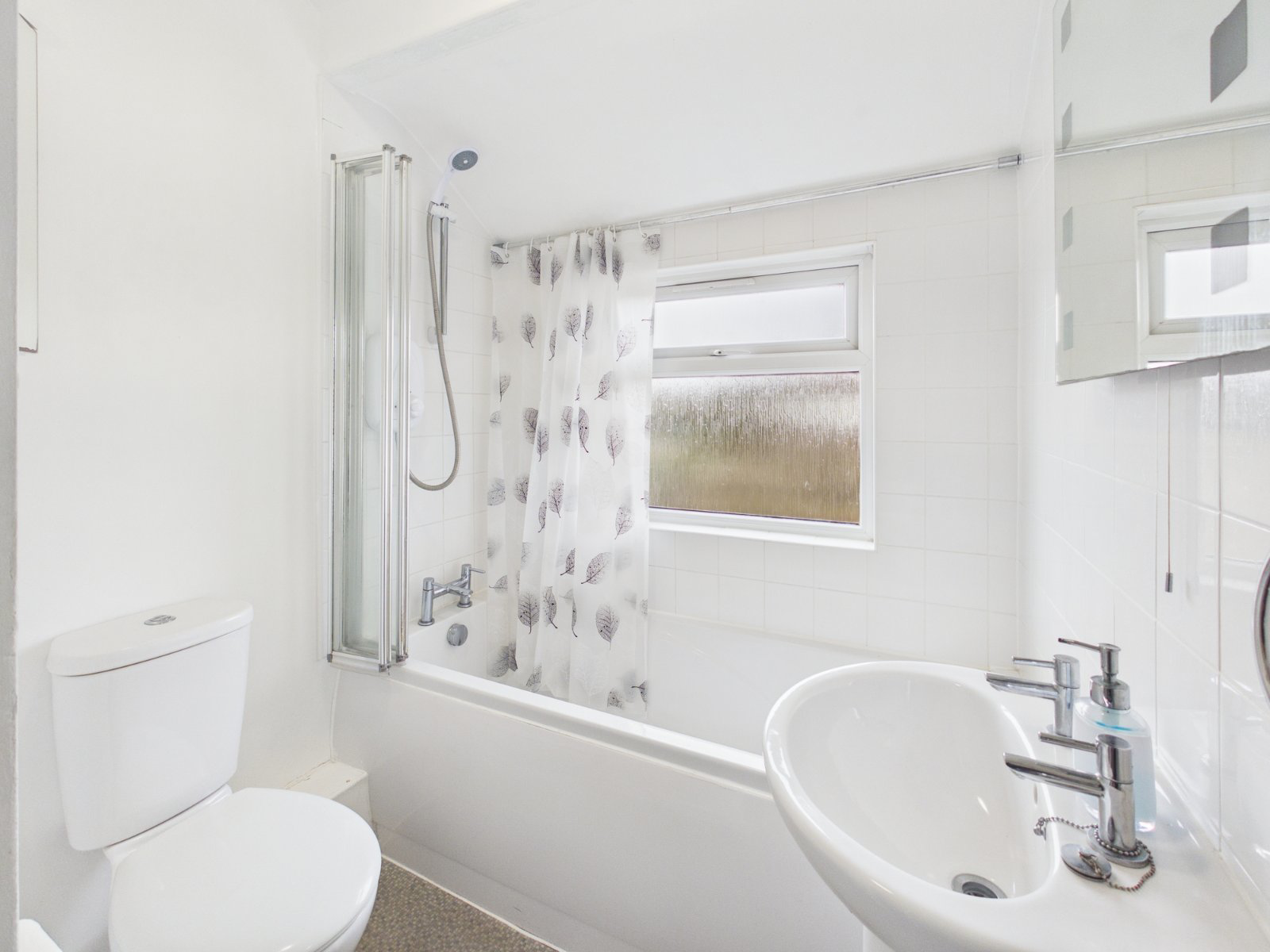 Staines Road West, Ashford, Surrey, TW15, photo 10