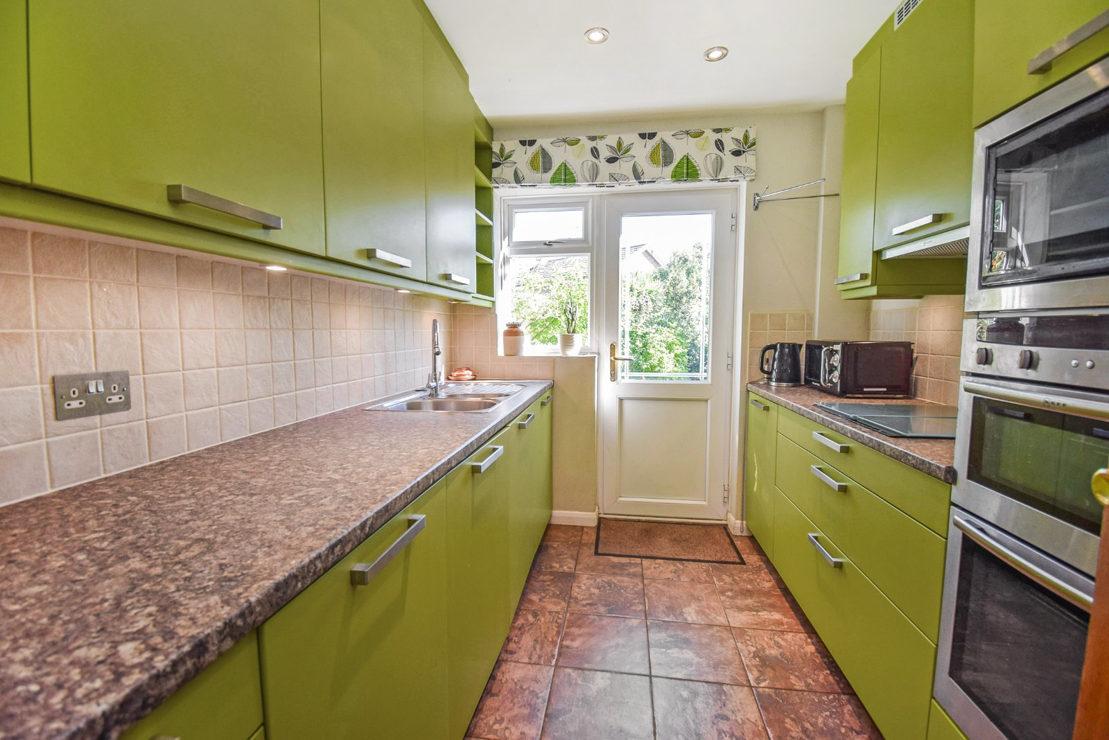 St. Michaels Court, Near Burnham, Berkshire, SL2, photo 4