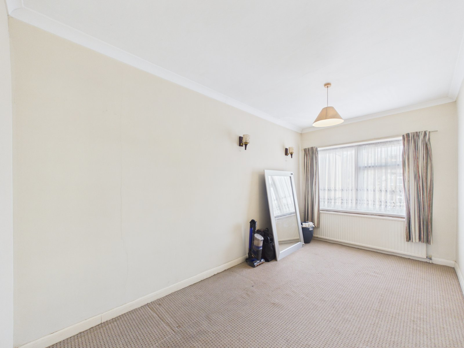 Rosemary Avenue, Hounslow, Middlesex, TW4, photo 2