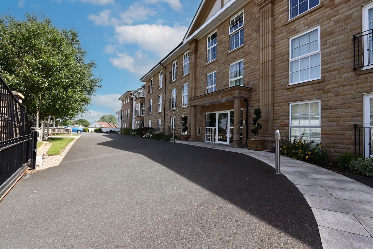 Elms Road, Elms Hall Elms Road, LA4, photo 2