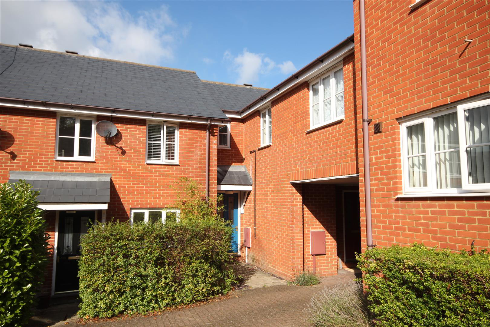 Almond Court, Chartham, Canterbury, photo 2
