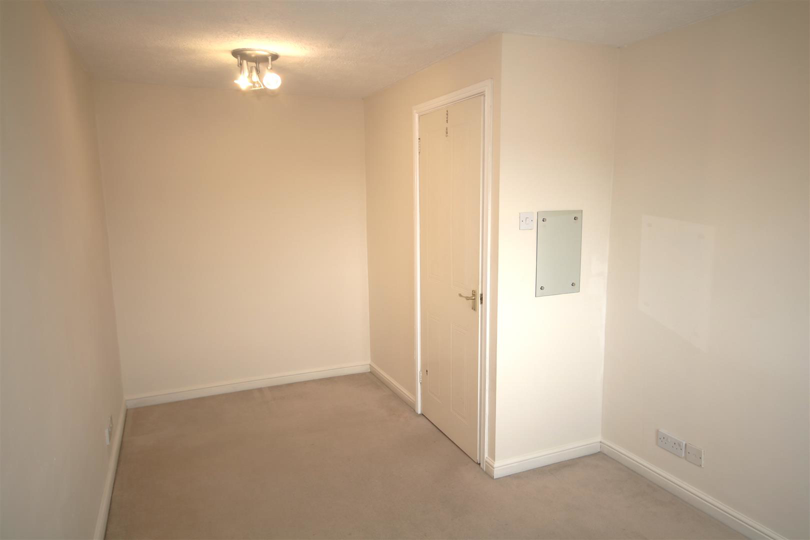 Almond Court, Chartham, Canterbury, photo 10