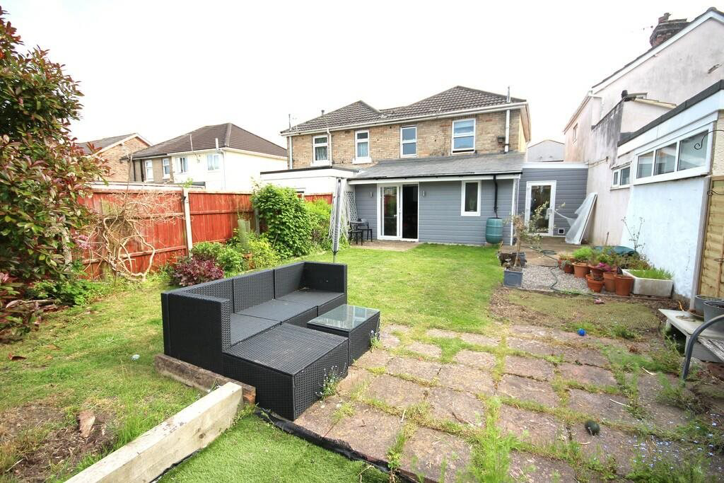 Wycliffe Road, Winton, Bournemouth, photo 4
