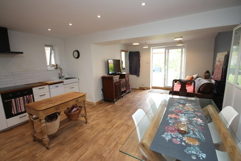 Wycliffe Road, Winton, Bournemouth, photo 2