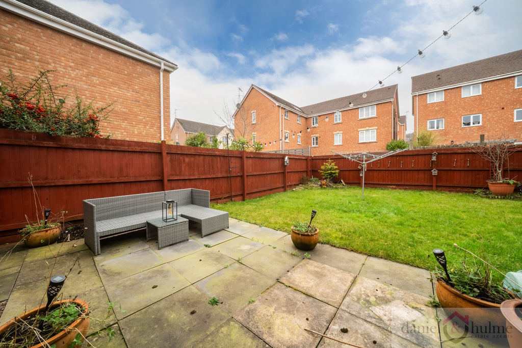 3 Clover Grove, Leekbrook, photo 4