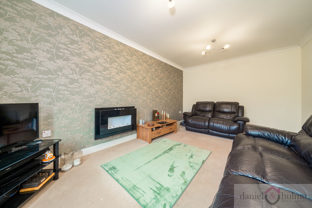 3 Clover Grove, Leekbrook, photo 11