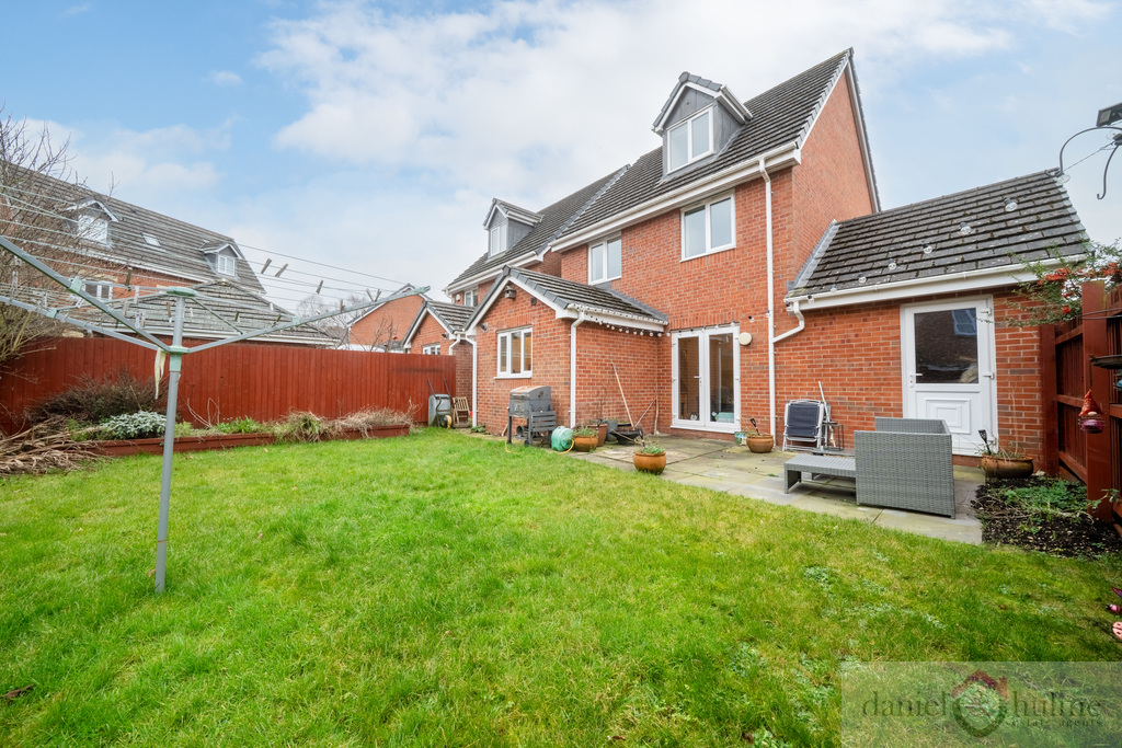 3 Clover Grove, Leekbrook, photo 3