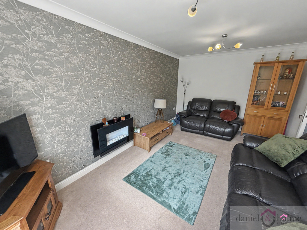 3 Clover Grove, Leekbrook, photo 8
