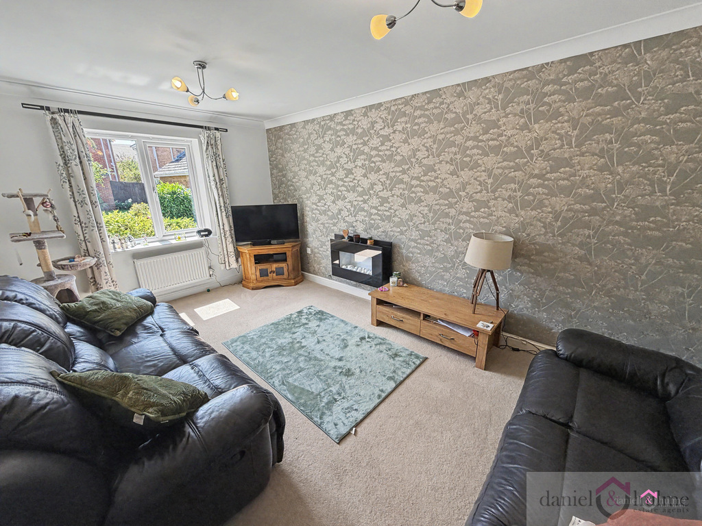 3 Clover Grove, Leekbrook, photo 9