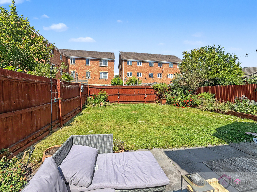 3 Clover Grove, Leekbrook, photo 6