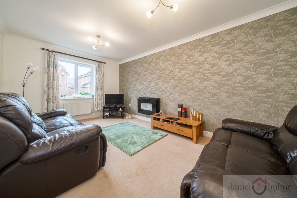 3 Clover Grove, Leekbrook, photo 7