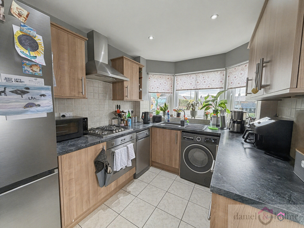 Lyndale Close, Leek, Staffordshire, ST13 5AQ, photo 4